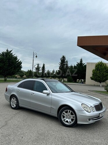 Mercedes E 270-2