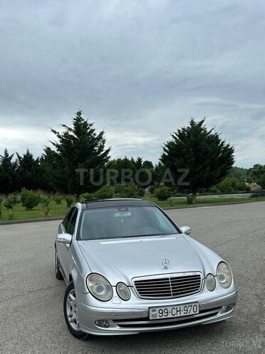 Mercedes E 270-1