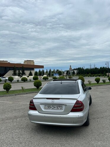 Mercedes E 270-3