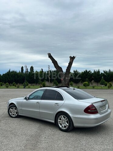 Mercedes E 270-4
