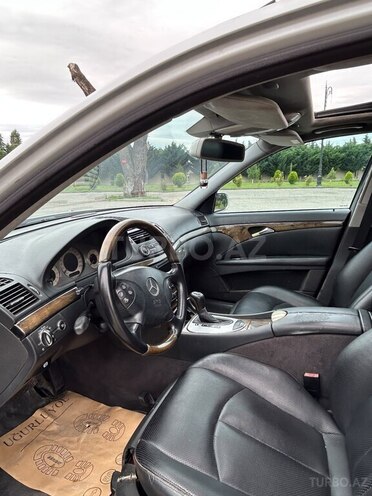 Mercedes E 270-5