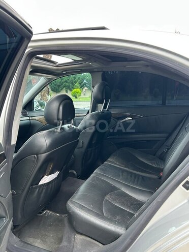 Mercedes E 270-6