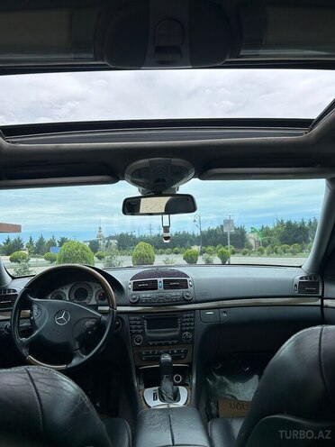 Mercedes E 270-8