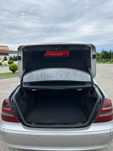 Mercedes E 270-10
