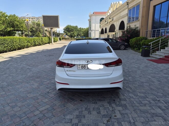 Hyundai Elantra-4