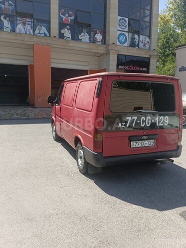 Ford Transit-4