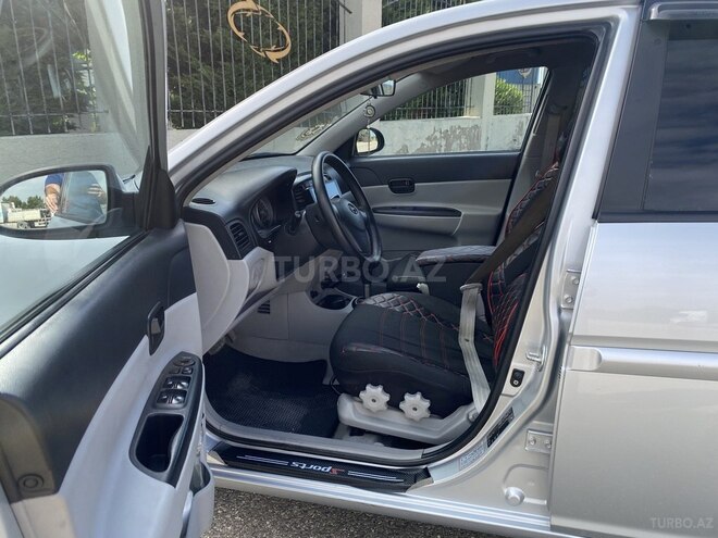 Hyundai Accent-8