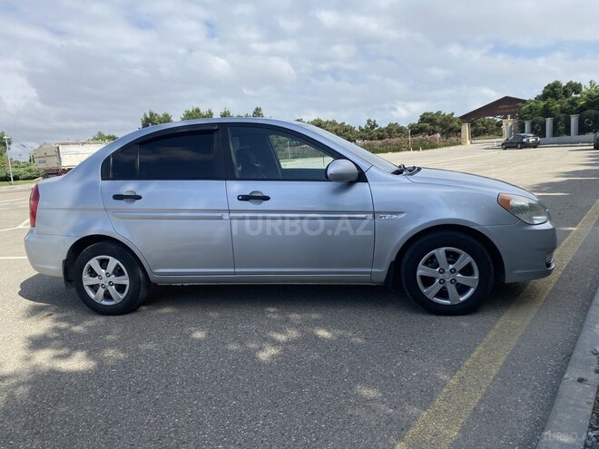 Hyundai Accent-5