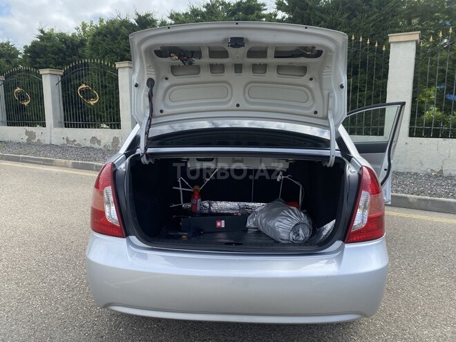 Hyundai Accent-12
