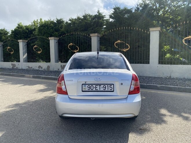 Hyundai Accent-2