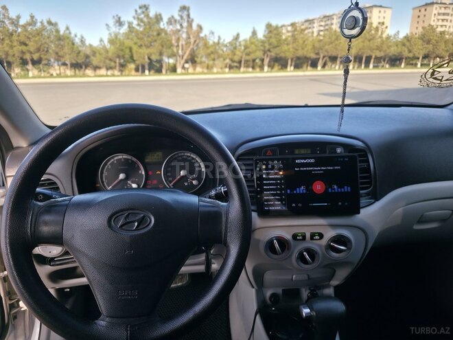 Hyundai Accent-6
