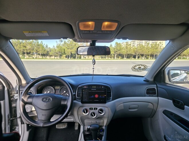 Hyundai Accent-7
