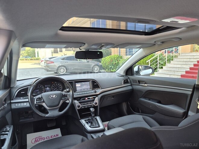 Hyundai Elantra-10