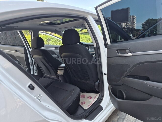 Hyundai Elantra-8
