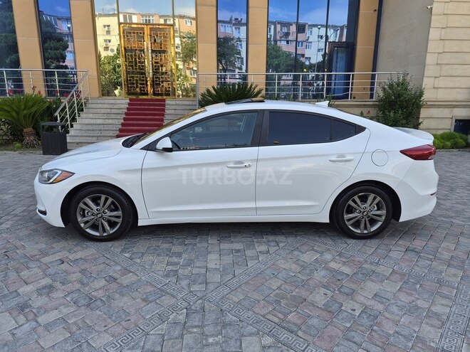 Hyundai Elantra-14