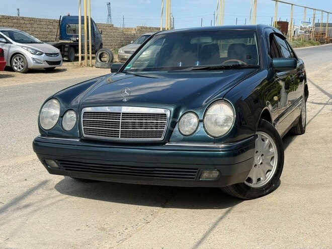 Mercedes E 240-11