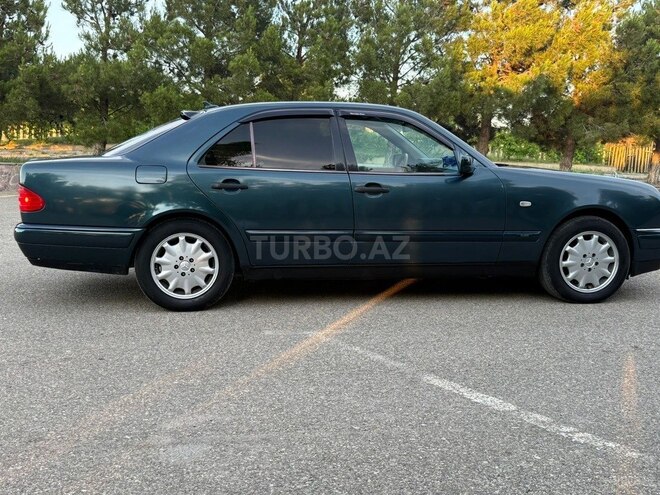 Mercedes E 240-2