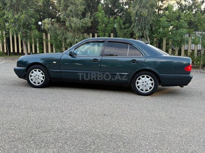 Mercedes E 240-3