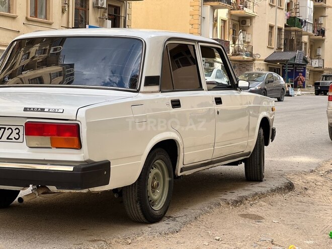 LADA (VAZ) 2107-17
