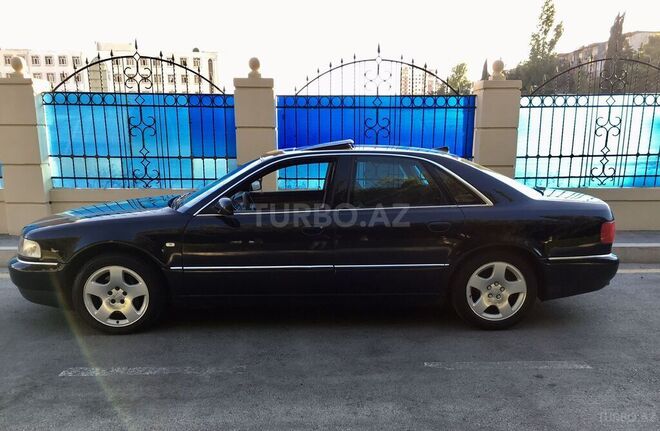 Audi A8-2