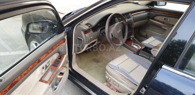 Audi A8-8