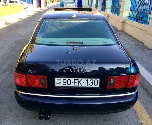 Audi A8-3