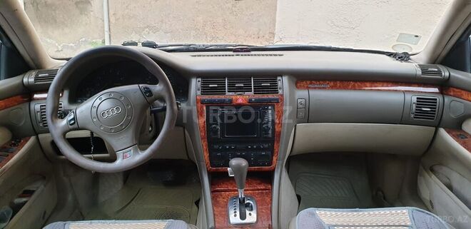 Audi A8-7