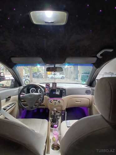 Hyundai Accent-10