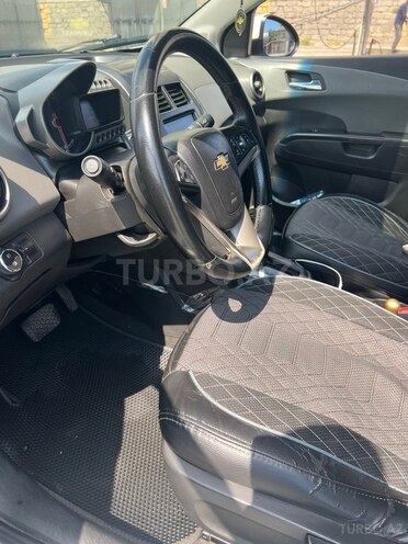 Chevrolet Aveo-13