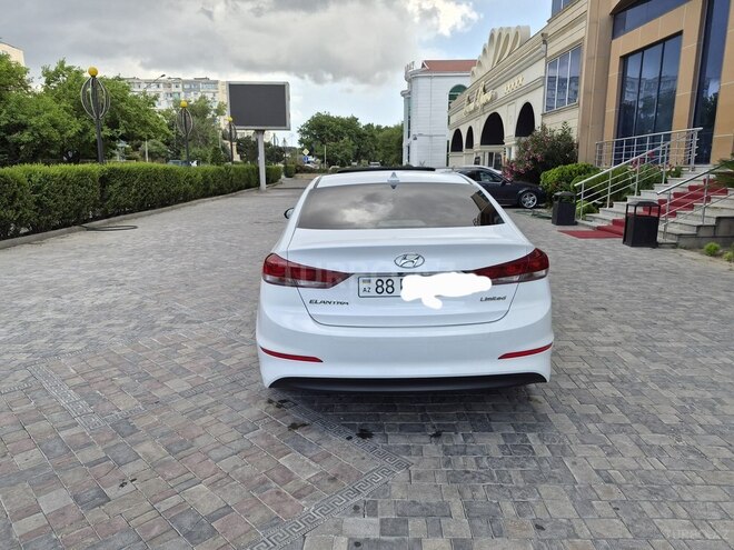 Hyundai Elantra-6