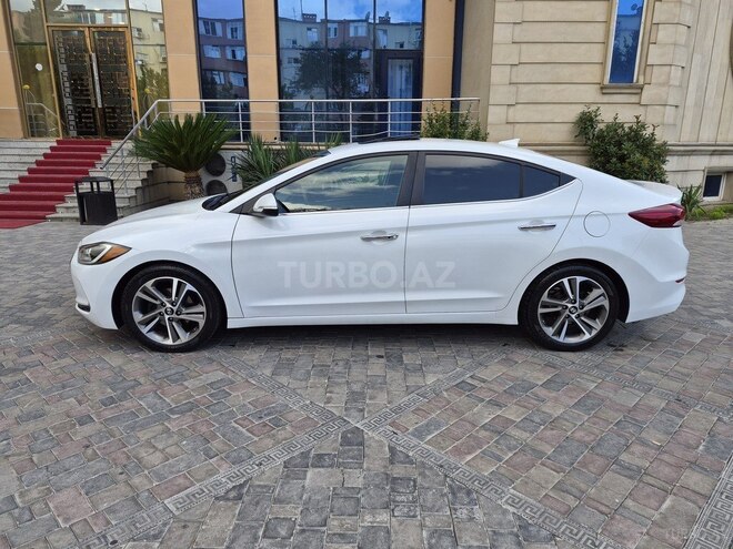 Hyundai Elantra-4