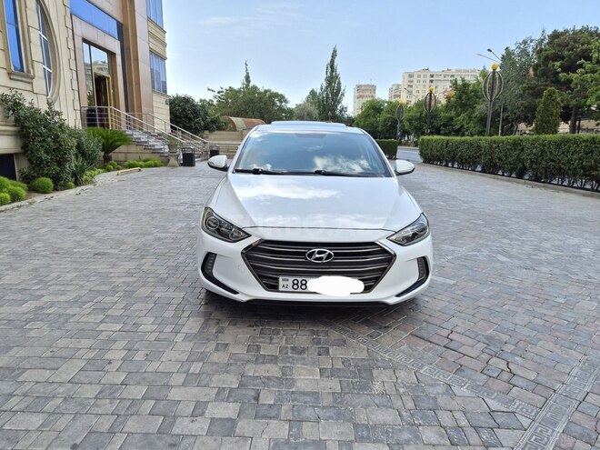 Hyundai Elantra-1