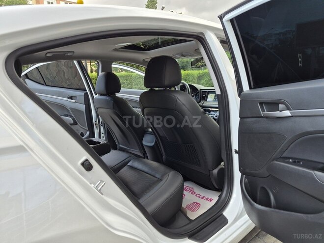 Hyundai Elantra-10