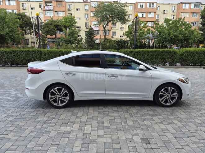 Hyundai Elantra-8