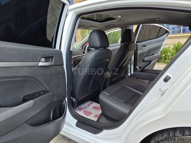 Hyundai Elantra-11