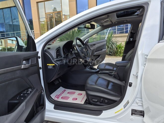 Hyundai Elantra-9