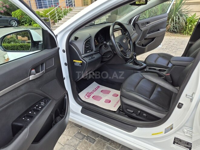 Hyundai Elantra-18