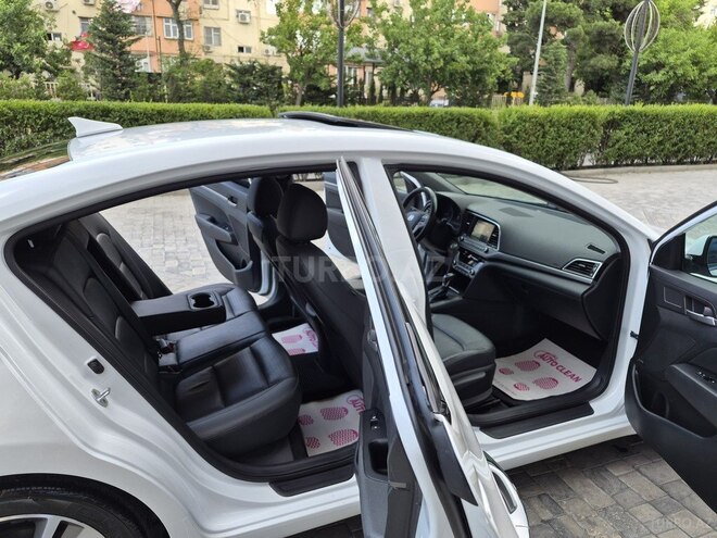 Hyundai Elantra-13