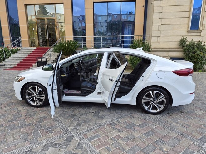 Hyundai Elantra-15
