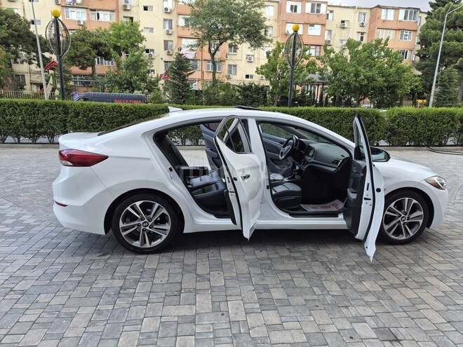 Hyundai Elantra-14