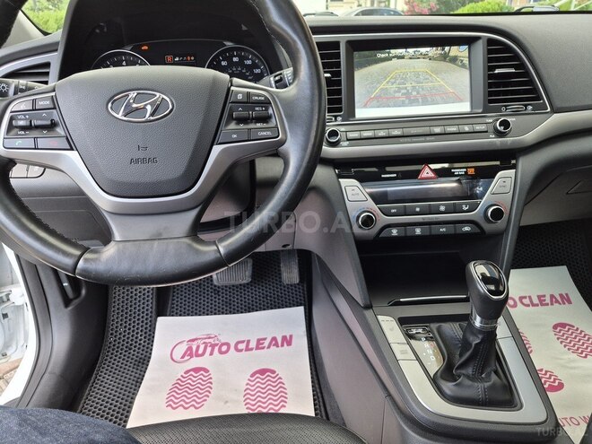 Hyundai Elantra-20
