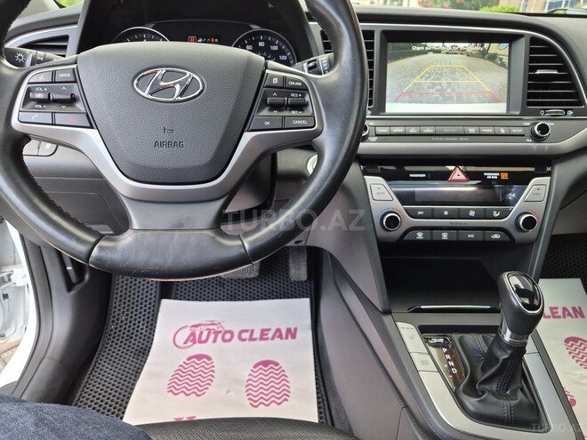 Hyundai Elantra-19