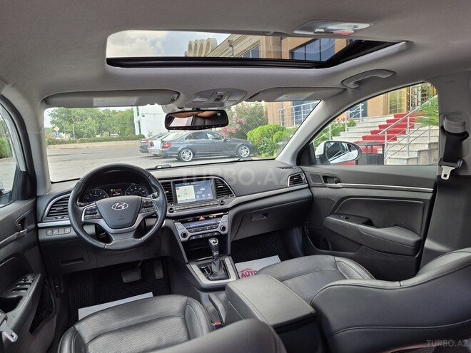Hyundai Elantra-21
