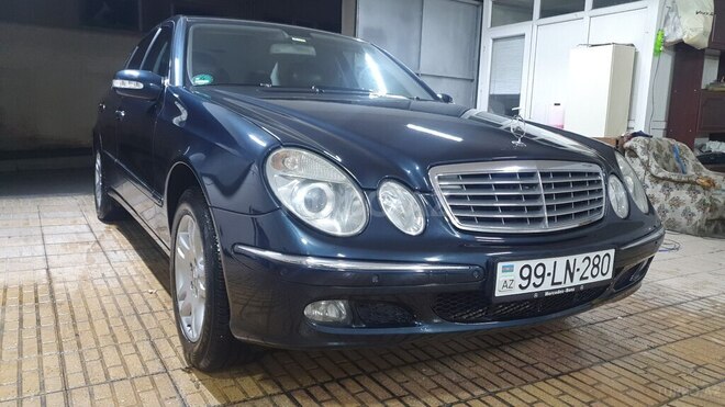 Mercedes E 220-1