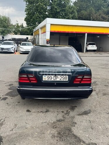 Mercedes E 270-5