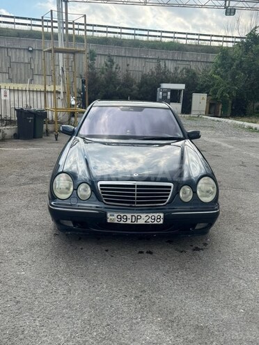 Mercedes E 270-3