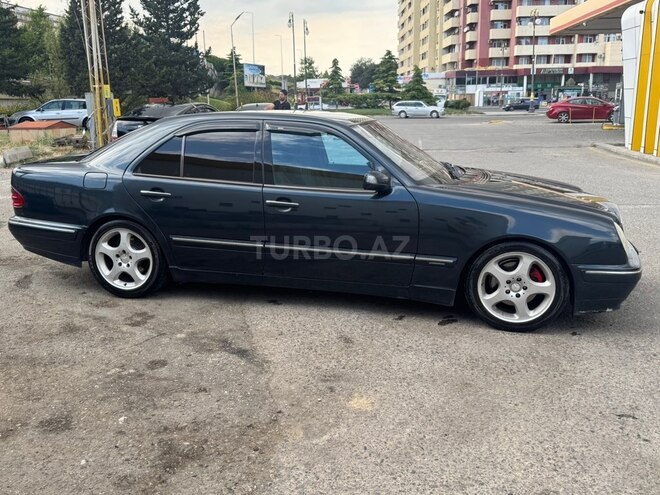 Mercedes E 270-6