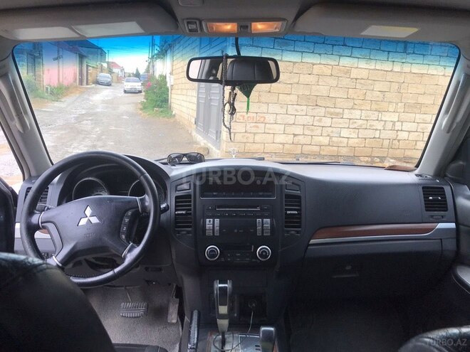 Mitsubishi Pajero-4