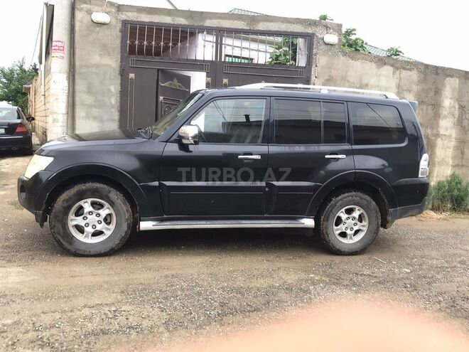 Mitsubishi Pajero-5