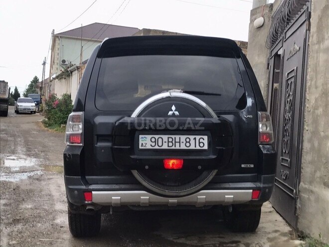 Mitsubishi Pajero-8